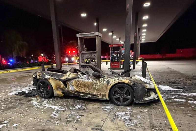 sieu xe,  hoa hoan,  boc chay,  chevrolet,  corvette,  c8,  z06,  zr1,  GM,  general motors,  chevrolet corvette,  corvette c8,  corvete stingray,  corvette z06,  corvette zr1,  my,  florida anh 1
