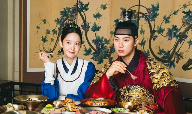 - Ảnh 1. 'Ngự trù của bạo chúa' thắng lớn, đoàn phim được thưởng kỳ nghỉ ở Việt Nam? - Ảnh 1.