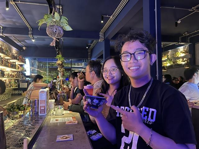 Bartender Nguyễn Phú Cường tổ chức bán cocktail gây qũy tặng máy tính cho trường miền núi - Ảnh 2. Bartender Nguyễn Phú Cường tổ chức bán cocktail gây qũy tặng máy tính cho trường miền núi - Ảnh 2.