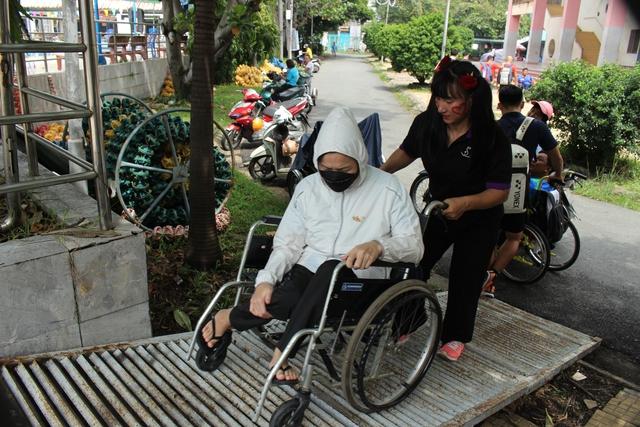 SV07 hỗ trợ người khuyết tật tại giải Thể thao toàn quốc ở TP . HCM - Ảnh 4. SV07 hỗ trợ người khuyết tật tại giải Thể thao toàn quốc ở TP . HCM - Ảnh 4.