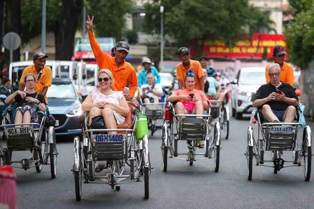Nhộn nhịp khách quốc tế ở trung tâm TP.HCM- Ảnh 1. Nhộn nhịp khách quốc tế ở trung tâm TP.HCM- Ảnh 1.