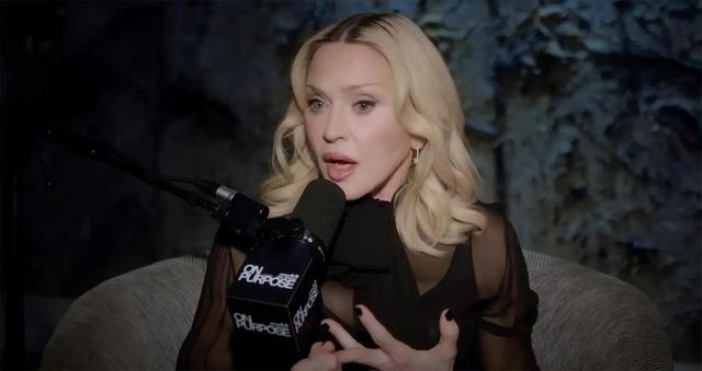 'Nữ hoàng nhạc pop' Madonna tiết lộ đã từng tự tử - Ảnh 1.