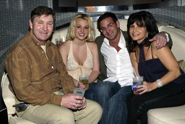 Hậu chấm dứt quyền bảo hộ, mối quan hệ của Britney Spears với gia đình ra sao? - Ảnh 1.