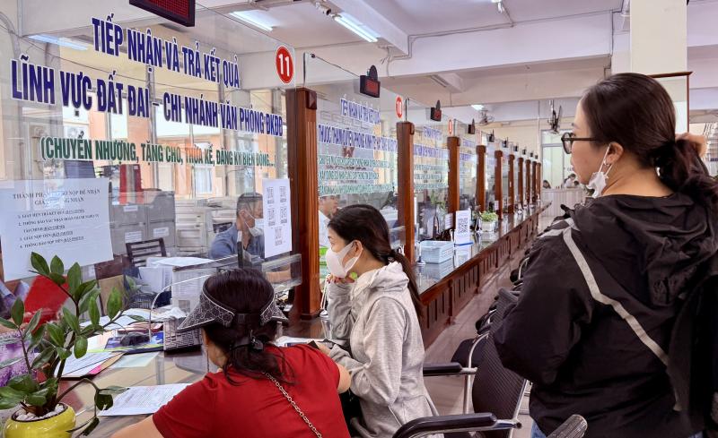 TP.HCM: Có thửa đất nằm trên 2 phường, chưa biết cơ quan nào cấp sổ đỏ?- Ảnh 2. TP.HCM: Có thửa đất nằm trên 2 phường, chưa biết cơ quan nào cấp sổ đỏ?- Ảnh 2.
