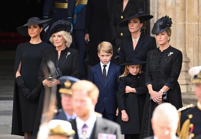 Meghan Markle bị từ chối gặp mặt Nữ hoàng Elizabeth II những ngày cuối đời - Ảnh 2.