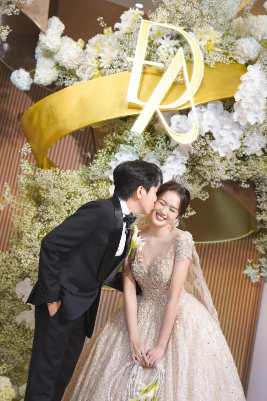 - Ảnh 1. Diễn viên Anh Đức và vợ 'xinh như hoa hậu' sau 1 năm kết hôn - Ảnh 1.