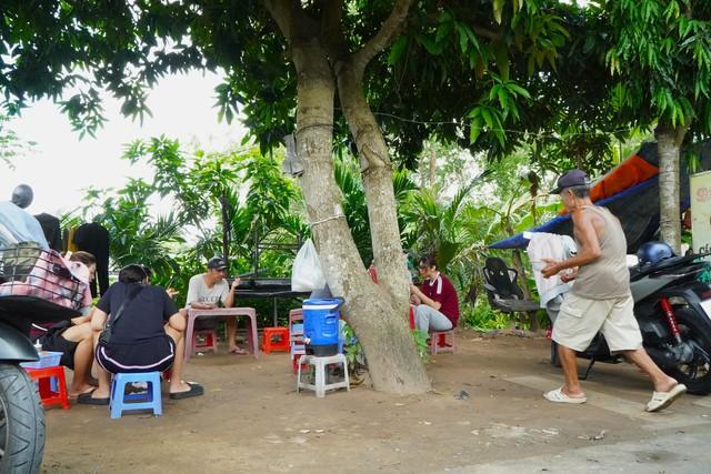 Quán bún riêu 40 năm núp hẻm của vợ chồng nghèo 'phóng khoáng' miền Tây- Ảnh 3. Quán bún riêu 40 năm núp hẻm của vợ chồng nghèo 'phóng khoáng' miền Tây- Ảnh 3.