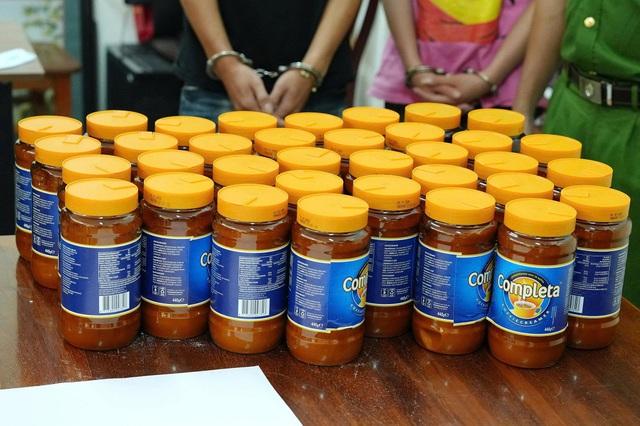 Giấu 21 kg ma túy trong vỏ hộp sữa chuyển từ châu Âu về Việt Nam- Ảnh 2. Giấu 21 kg ma túy trong vỏ hộp sữa chuyển từ châu Âu về Việt Nam- Ảnh 2.