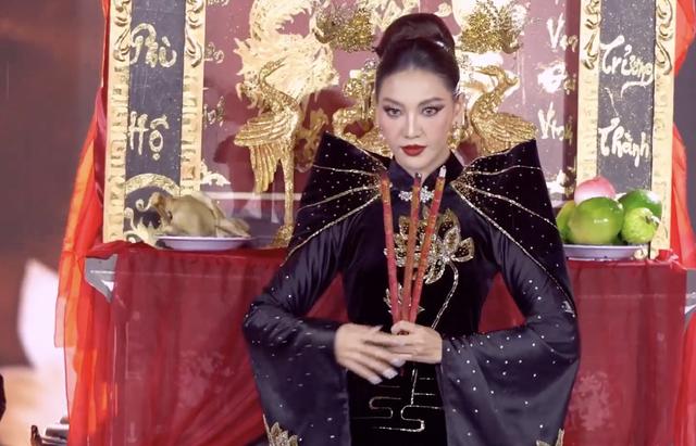 Tranh cãi thí sinh Miss Grand Vietnam diễn thiết kế trang phục 'bàn thờ', BTC nói gì?- Ảnh 3. Tranh cãi thí sinh Miss Grand Vietnam diễn thiết kế trang phục 'bàn thờ', BTC nói gì?- Ảnh 3.