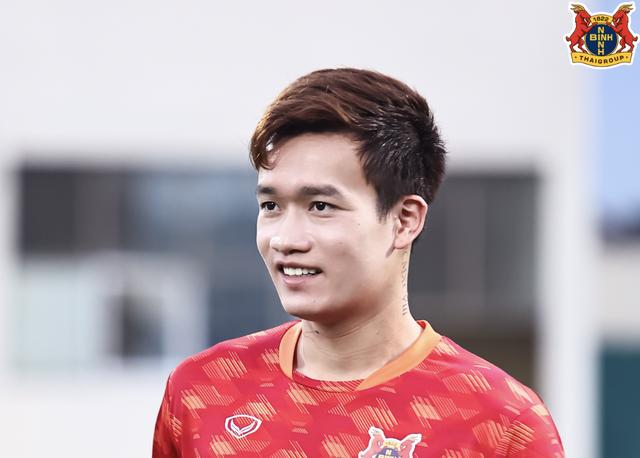 Hoàng Đức tỏa sáng giúp Ninh Bình chiến thắng, HAGL khiến Thanh Hóa tiếp tục trượt dài- Ảnh 1. Hoàng Đức tỏa sáng giúp Ninh Bình chiến thắng, HAGL khiến Thanh Hóa tiếp tục trượt dài- Ảnh 1.