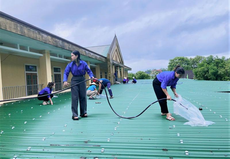 Bão số 10: Hà Tĩnh gấp rút sơ tán dân, thủy điện Hố Hô xả tràn- Ảnh 10. Bão số 10: Hà Tĩnh gấp rút sơ tán dân, thủy điện Hố Hô xả tràn- Ảnh 10.