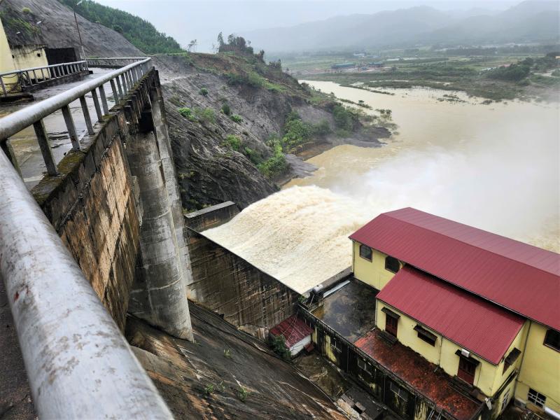 Bão số 10: Hà Tĩnh gấp rút sơ tán dân, thủy điện Hố Hô xả tràn- Ảnh 6. Bão số 10: Hà Tĩnh gấp rút sơ tán dân, thủy điện Hố Hô xả tràn- Ảnh 6.