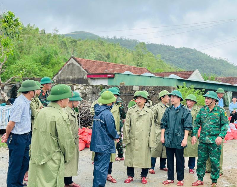 Bão số 10: Hà Tĩnh gấp rút sơ tán dân, thủy điện Hố Hô xả tràn- Ảnh 11. Bão số 10: Hà Tĩnh gấp rút sơ tán dân, thủy điện Hố Hô xả tràn- Ảnh 11.