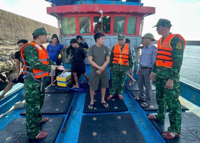 Vi phạm thiết bị giám sát hành trình, 2 thuyền trưởng bị tước chứng chỉ hành nghề- Ảnh 1. Vi phạm thiết bị giám sát hành trình, 2 thuyền trưởng bị tước chứng chỉ hành nghề- Ảnh 1.