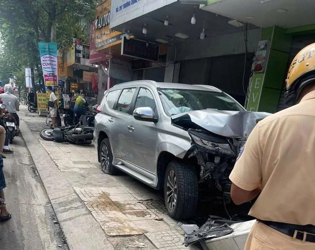 Tông xe liên hoàn trên đường Trường Chinh, nhiều người bị thương- Ảnh 1. Tông xe liên hoàn trên đường Trường Chinh, nhiều người bị thương- Ảnh 1.