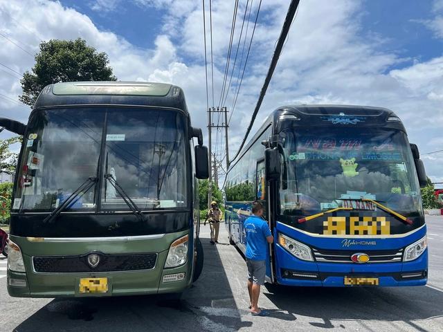 Hơn 100 xe khách bị CSGT TP.HCM xử phạt trong 1 tuần sau phản ánh của Thanh Niên- Ảnh 1.