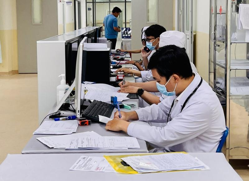 Bệnh án điện tử: Làm bất kể ngày đêm để kịp tiến độ- Ảnh 1. Bệnh án điện tử: Làm bất kể ngày đêm để kịp tiến độ- Ảnh 1.