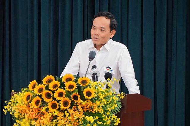 Bí thư Thành ủy TP.HCM: 'Tôi nhận 12 tin nhắn tụi nhỏ phải đi học thứ bảy'  - Ảnh 1.
