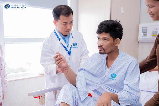 Tưởng như mất cánh tay sau tai nạn, nam thanh niên 26 tuổi hồi phục ngoạn mục- Ảnh 3.