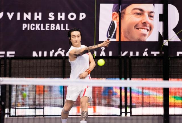 Ca sĩ TiTi và Akira Phan bùng cháy đam mê pickleball- Ảnh 1.