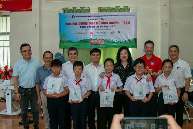 Triển khai chăm sóc răng miệng cho học sinh và người cao tuổi tại Côn Đảo- Ảnh 3. Triển khai chăm sóc răng miệng cho học sinh và người cao tuổi tại Côn Đảo- Ảnh 3.
