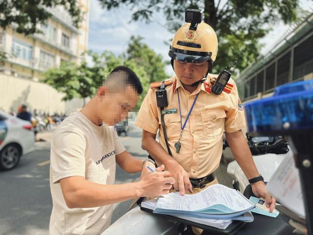 Lưu ý vị trí cấm quay đầu ô tô dù không có biển báo - Ảnh 3.