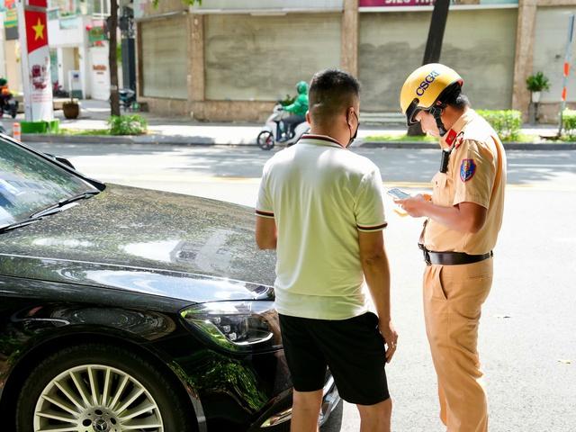 Mở cửa ô tô gây tai nạn bị phạt nặng cỡ nào? - Ảnh 3. Mở cửa ô tô gây tai nạn: Hành động nguy hiểm đối mặt mức phạt nặng - Ảnh 3.