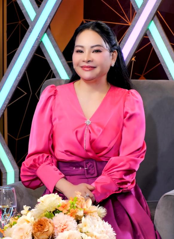 Cuộc sống của ca sĩ Đông Đào ở tuổi 54 - Ảnh 2.