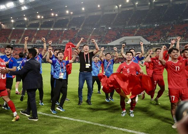Bảng xếp hạng FIFA tháng 9: Đội tuyển Việt Nam hơn Indonesia 5 bậc, bỏ xa Malaysia- Ảnh 1. Bảng xếp hạng FIFA tháng 9: Đội tuyển Việt Nam hơn Indonesia 5 bậc, bỏ xa Malaysia- Ảnh 1.