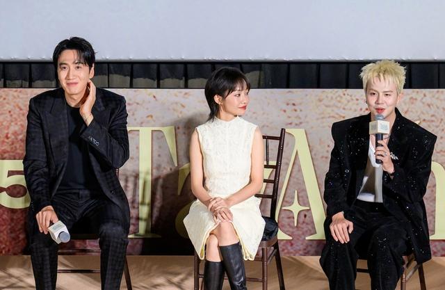 Duy Khánh nói gì về tin đồn bị chèn ép trong showbiz? - Ảnh 2.