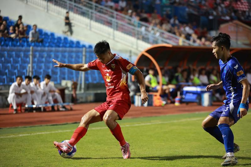 Sao U.23 Việt Nam Lê Viktor thành ‘gà son’, kiến tạo phút 90+7: Hà Tĩnh thắng nhọc Quảng Ninh- Ảnh 3. Sao U.23 Việt Nam Lê Viktor thành ‘gà son’, kiến tạo phút 90+7: Hà Tĩnh thắng nhọc Quảng Ninh- Ảnh 3.