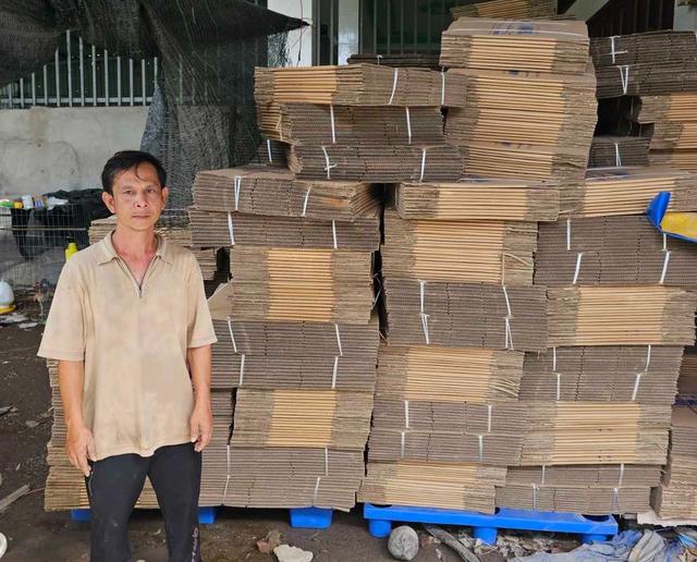 Công an TP.HCM triệt phá đường dây hàng giả là nước giặt, nước xả- Ảnh 1. Công an TP.HCM triệt phá đường dây hàng giả là nước giặt, nước xả- Ảnh 1.