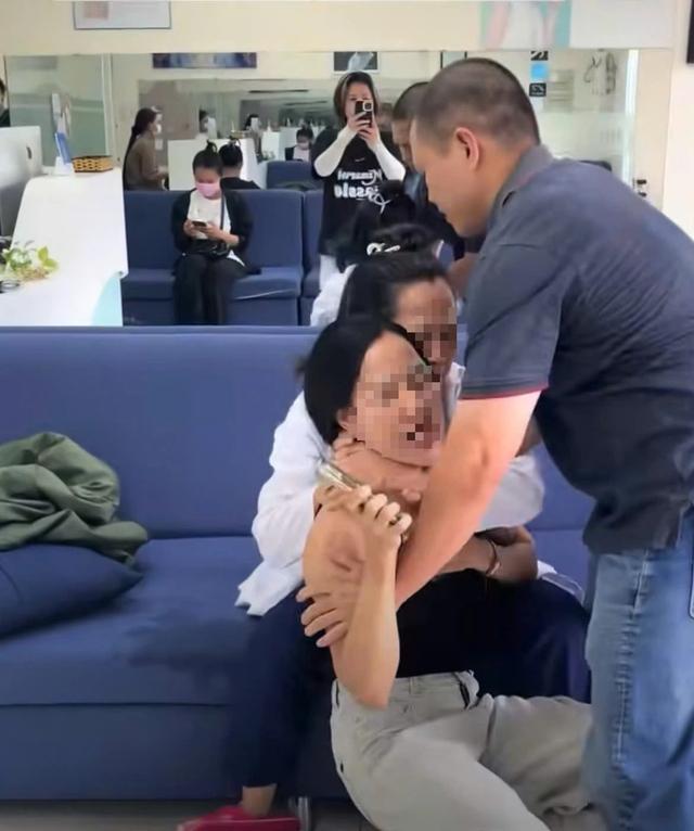 Vụ bác sĩ nha khoa hành hung khách hàng: Tạm ngưng hoạt động phòng khám - Ảnh 3.