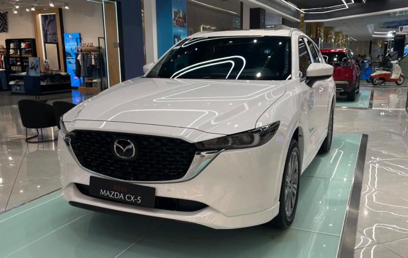 10 ô tô động cơ xăng, dầu bán chạy nhất tháng 8.2025: Xe Toyota áp đảo - Ảnh 5.