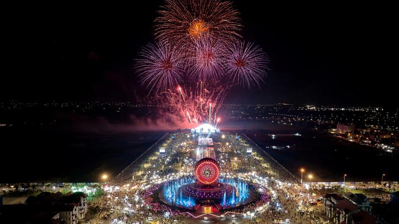 Sun Group khánh thành Quảng trường Thời Đại dài 1,6 km tại Ninh Bình- Ảnh 1. Sun Group khánh thành Quảng trường Thời Đại dài 1,6 km tại Ninh Bình- Ảnh 1.