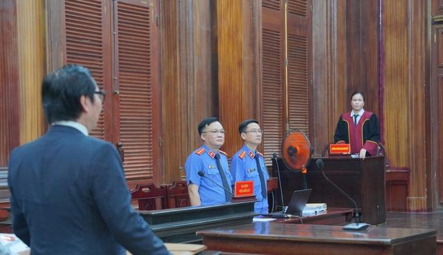 Đại gia Đinh Trường Chinh bị đề nghị nộp gần 970 tỉ đồng hưởng lợi
- Ảnh 2. Đại gia Đinh Trường Chinh bị đề nghị nộp gần 970 tỉ đồng hưởng lợi
- Ảnh 2.