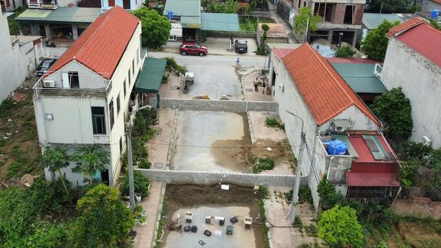 Vụ xây tường chắn ngang đường ở Nga Sơn: Dự kiến phương án 'đất đổi đất'- Ảnh 1. Vụ xây tường chắn ngang đường ở Nga Sơn: Dự kiến phương án 'đất đổi đất'- Ảnh 1.