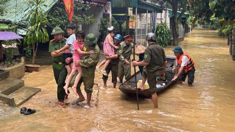 Sóng lớn, gió mạnh ở vùng ven biển Thanh Hóa- Ảnh 6. Sóng lớn, gió mạnh ở vùng ven biển Thanh Hóa- Ảnh 6.