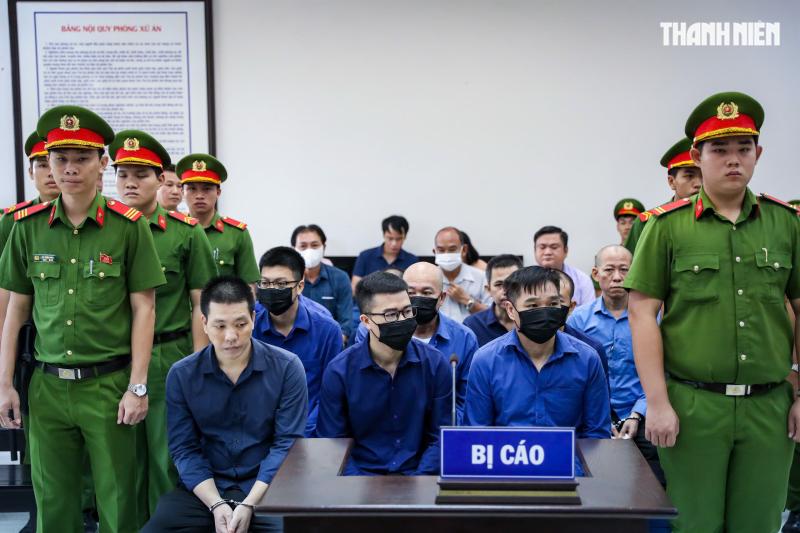 An ninh thắt chặt tại phiên tòa xét xử trùm giang hồ Bình 'Kiểm'- Ảnh 3. An ninh thắt chặt tại phiên tòa xét xử trùm giang hồ Bình 'Kiểm'- Ảnh 3.