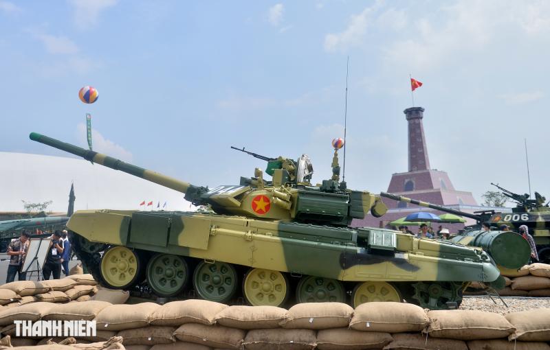 - Ảnh 1. Điểm đặc biệt của xe tăng T-90S 'nắm đấm thép' của quân đội tham gia A80 - Ảnh 1.