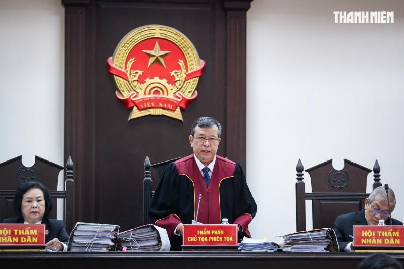 An ninh thắt chặt tại phiên tòa xét xử trùm giang hồ Bình 'Kiểm'- Ảnh 2. An ninh thắt chặt tại phiên tòa xét xử trùm giang hồ Bình 'Kiểm'- Ảnh 2.