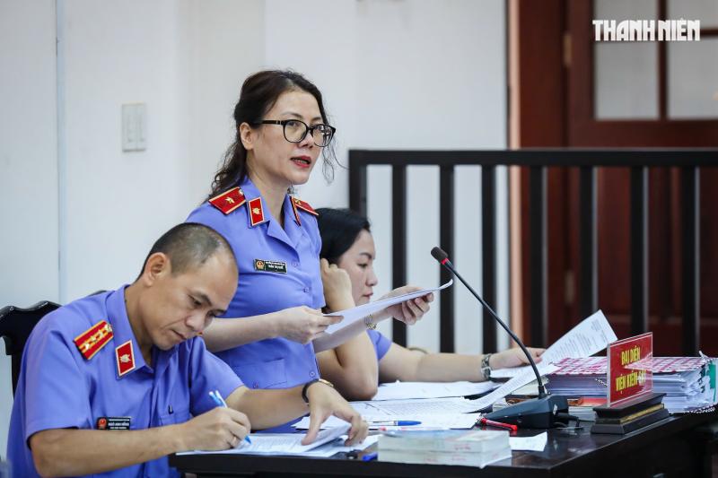 An ninh thắt chặt tại phiên tòa xét xử trùm giang hồ Bình 'Kiểm'- Ảnh 5. An ninh thắt chặt tại phiên tòa xét xử trùm giang hồ Bình 'Kiểm'- Ảnh 5.