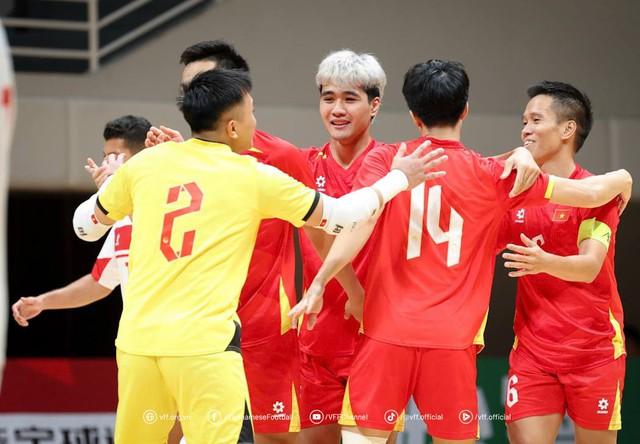 Vì sao futsal Việt Nam được xếp chung ‘mâm’ các đội mạnh giải châu Á: Lý do bất ngờ…
- Ảnh 2. Vì sao futsal Việt Nam được xếp chung ‘mâm’ các đội mạnh giải châu Á: Lý do bất ngờ…
- Ảnh 2.