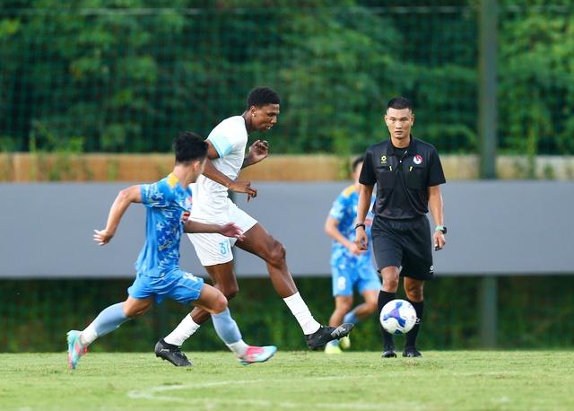 Đội tuyển Việt Nam thua đậm 0-4 trước CLB Nam Định toàn Tây: Đối thủ quá mạnh- Ảnh 2. Đội tuyển Việt Nam thua đậm 0-4 trước CLB Nam Định toàn Tây: Đối thủ quá mạnh- Ảnh 2.