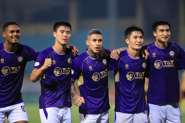Bảng xếp hạng V-League: Thanh Hóa thua ngược Hà Nội đầy cay đắng, dễ bị HAGL đẩy xuống tận đáy- Ảnh 2. Bảng xếp hạng V-League: Thanh Hóa thua ngược Hà Nội đầy cay đắng, dễ bị HAGL đẩy xuống tận đáy- Ảnh 2.
