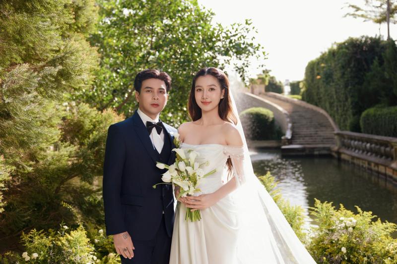 Hồ Quang Hiếu và Tuệ Như: Bộ ảnh cưới lãng mạn trước thềm hôn lễ - Ảnh 1.