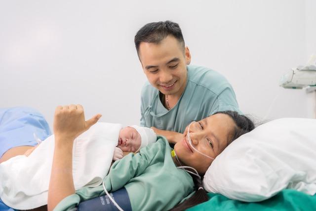 - Ảnh 1. Hoa hậu H'Hen Niê đón con đầu lòng ở tuổi 33 - Ảnh 1.