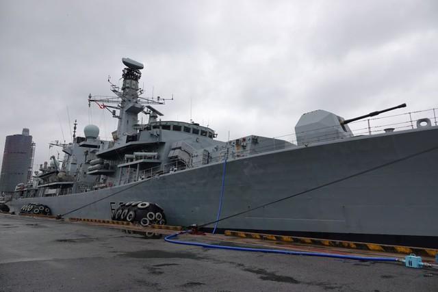 Tàu chiến Anh HMS Richmond cập cảng Sài Gòn - Ảnh 2.