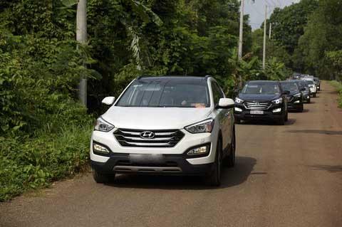 Hyundai Santa Fe máy dầu cũ rao bán giá gần 600 triệu đồng - Ảnh 1.