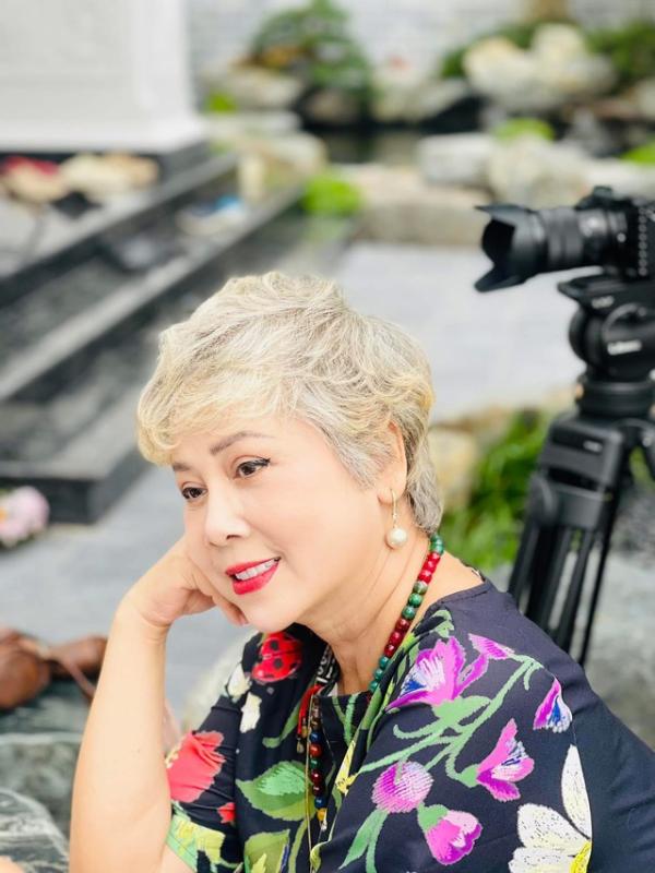 Hai nữ NSND Minh Hằng và Lan Hương gây sốt với ảnh thời trẻ đẹp như mộng - Ảnh 3. Hai nữ NSND Minh Hằng và Lan Hương gây sốt với ảnh thời trẻ đẹp như mộng - Ảnh 3.